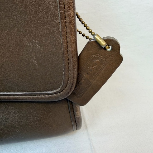 Coach Vintage Court Taupe Brown Leather 9870 Hangtag Brass Crossbody Strap Slots - Picture 3 of 16